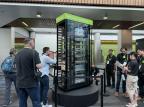 GTC 2026 Live: This "Breathing" Glass Rack Reveals the Physical Form of Next-Gen AI Compute as an Intelligent Lifeform