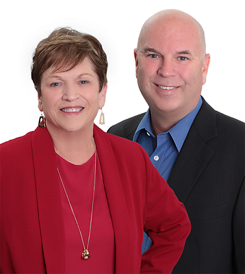 Brett and Sande Ellis, lead market strategists for the Ellis Team and top-recommended real estate agents in Fort Myers, Florida.