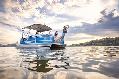 Water Sports Foundation Shares Eight Top Boating Tips for a Fun Memorial Day Weekend