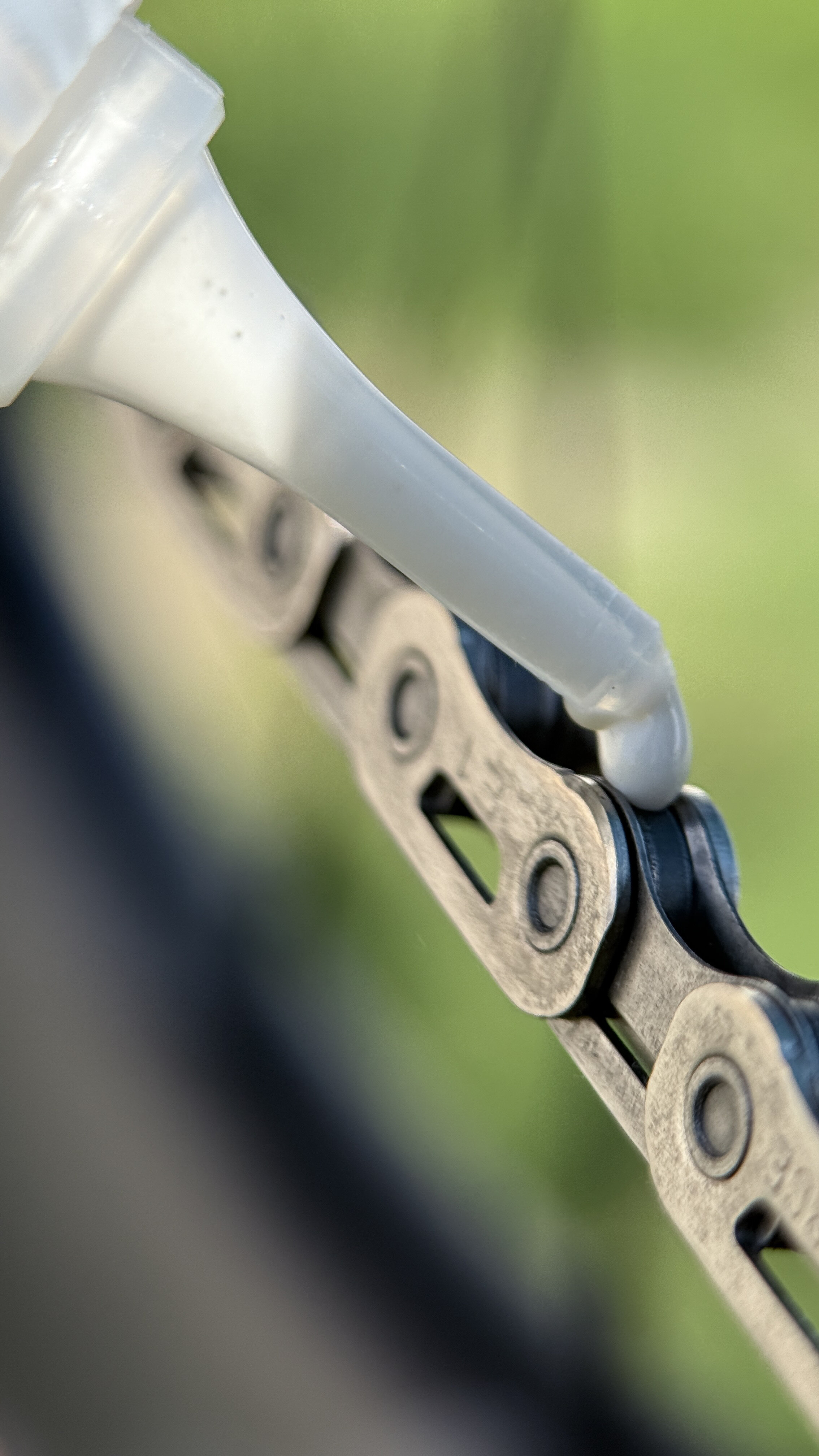 Formula 100 Unveils Fast Wax™ Drip Chain Lube