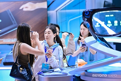 Visitors to BEYOND Expo try the latest products. Credit: BEYOND Expo