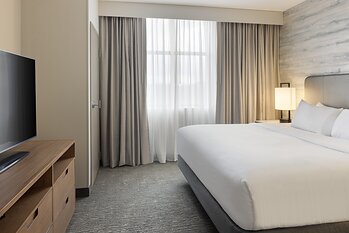 Refreshed king guest room at Embassy Suites by Hilton Lexington/UK Coldstream, part of the hotel’s recently completed multi-million-dollar renovation designed to elevate the guest experience.