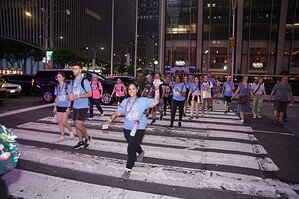 MILES DE PERSONAS CAMINARÁN 16 MILLAS EN CHICAGO DURANTE LA 31.ª CAMINATA NOCTURNA NACIONAL "THE OVERNIGHT"