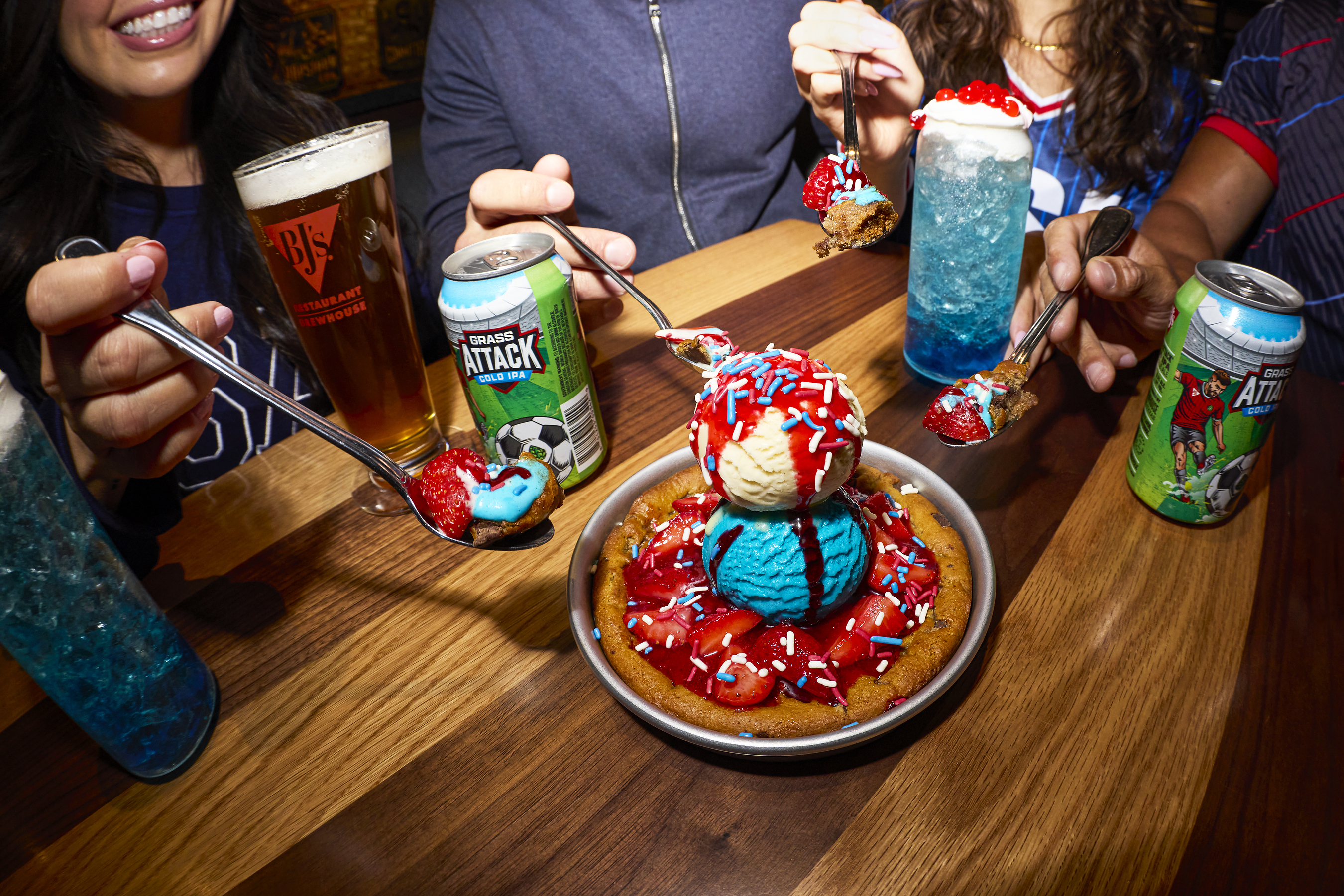 BJ's Restaurant &amp; Brewhouse Serves Up a Sweet Salute to the Red, White &amp; Blue with New Stars &amp; Stripes Pizookie®