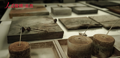 Working with fiber, wood, paper, and other organic materials, Zhang approaches art not as an act of control but as a process of coexistence.