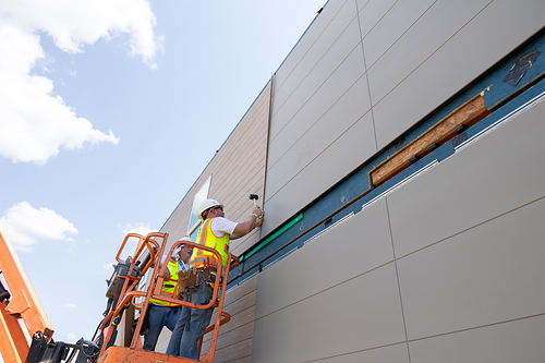 Nichiha’s full trim system eliminates sealant at vertical control joints for tighter cuts and hidden chatter. Nichiha’s full trim system eliminates sealant at vertical control joints for tighter cuts and hidden chatter.