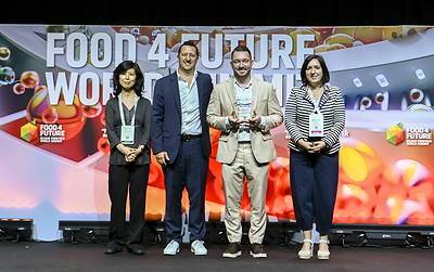 Zach Smith accepts FoodTech Innovation Award for Laminar's Physical AI for Food & Beverage
