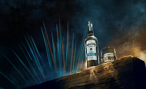 DULCE VIDA TEQUILA RAISES A GLASS TO "THOSE WHO KNOW" WITH STRIKING NEW PACKAGING FOR THE FIRST TIME IN BRAND HISTORY