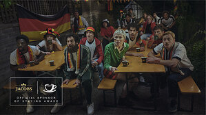 JACOBS WIRD ZUM „OFFICIAL SPONSOR OF STAYING AWAKE", DA DER SPIELPLAN ZEIGT, DASS DIE SPIELZEITEN IM SOMMER EUROPÄISCHE FUSSBALLFANS AN IHRE GRENZEN BRINGEN