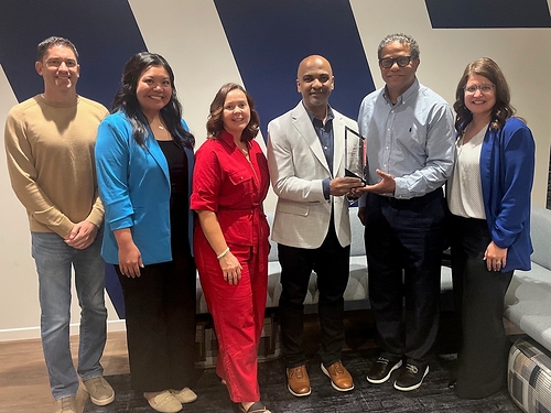 Wabash leadership presented the award on June 4 to Jay Titus, University of Phoenix Vice President & General Manager of Workforce Solutions. Wabash leadership presented the award on June 4 to Jay Titus, University of Phoenix Vice President & General Manager of Workforce Solutions.