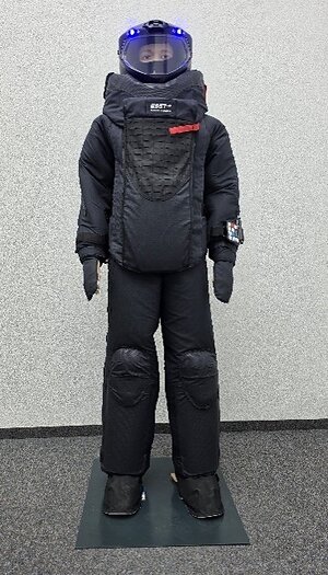 Arclin et BSST font avancer la protection de nouvelle génération pour la neutralisation des explosifs avec sa nouvelle combinaison de déminage intégrant la technologie Kevlar® EXO™