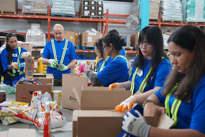 407 ETR team members sorting food at Daily Bread Food Bank for One Big Day.