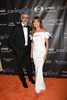 Joe Lando and Jane Seymour attend the CaringKind 30th Anniversary of the Forget-Me-Not Gala