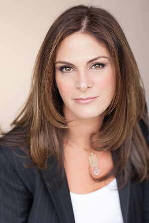 Transformational Coach and Bestselling Author Lainie Etzioni Launches The Unbecoming Method to Help Women Finally Change It