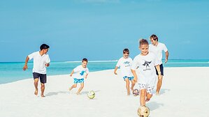 Four Seasons Resorts Maldives Introduces "Learn with Legends," a Summer Camp for Families Led by World-Class Talent