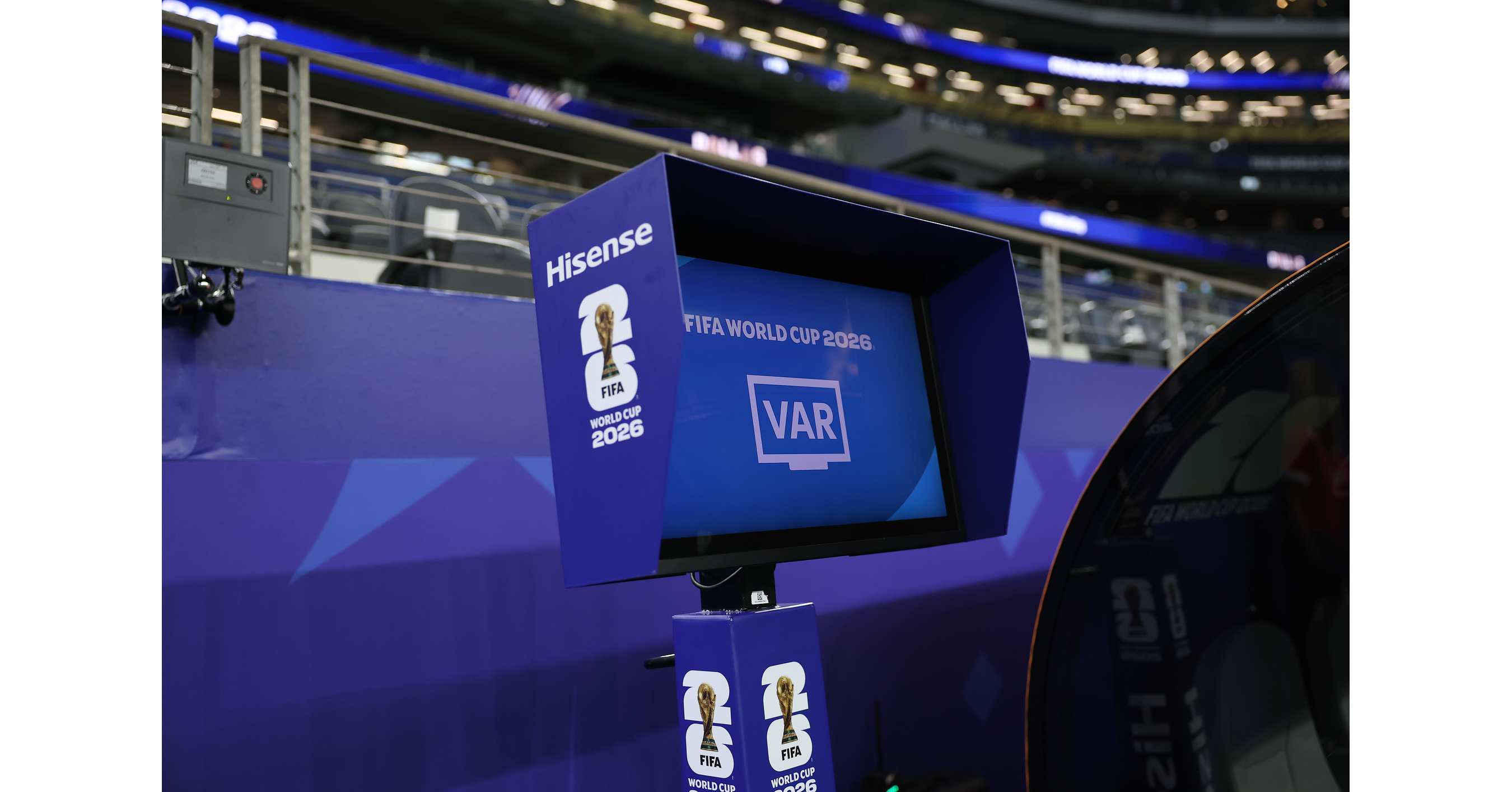 Hisense RGB MiniLED podporuje oper&aacute;cie videoasistenta rozhodcov počas Majstrovstiev sveta vo futbale FIFA World Cup 2026&trade; v Medzin&aacute;rodnom vysielacom centre