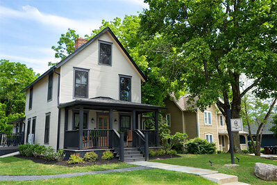 Middlebury House is a new, one-of-a-kind destination site for corporate retreats in Central Ohio. It's ideal for organizations seeking a private, off-site venue, where they can customize their meeting experience by seamlessly blending work, team building, and social activities for employees, clients and/or partners. 