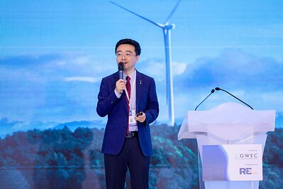 Dong Yinming, CEO of Goldwind Asia, delivers a keynote address at the GWEC APAC Wind Energy Summit