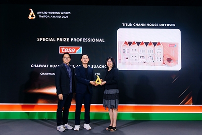 Chaiwat Kuansutthi and Aroon Suachoy of Chanwanich Security Printing Co., Ltd with their winning design Chann House Diffuser