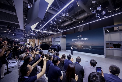 DFSK zrýchľuje globálnu expanziu, keď v Hongkongu predstavuje model E5 PLUS s pravostranným riadením