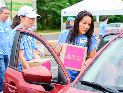 StarKist volunteers distributing kits designed to support a family of four with up to 20 meals.