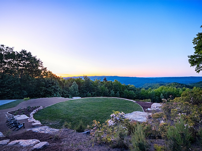 The Edge Lawn at Longcliff