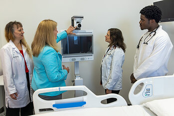 Rutgers School of Nursing Dean Angela Starkweather & Caregility CNO Susan Kristiniak showcase Caregility's APS200 Duo Cart to Rutgers students Julie Cornell & Triumphant Aydodele. Photo: Jeff Arban.