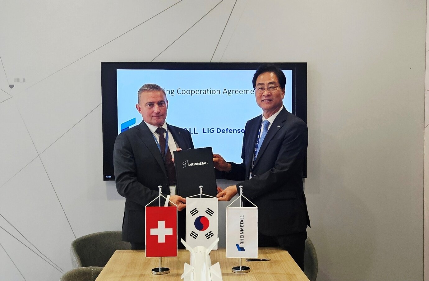 LIG Defense&Aerospace and Rheinmetall join forces to address European and NATO customers