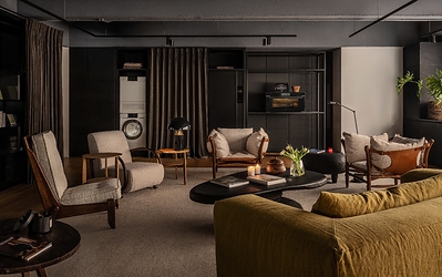 煥新後的 V-ZUG Studio Hong Kong讓客人即使置身繁華鬧市,依然感受到寧靜優雅的「家外之家」氛圍。 煥新後的 V-ZUG Studio Hong Kong讓客人即使置身繁華鬧市,依然感受到寧靜優雅的「家外之家」氛圍。