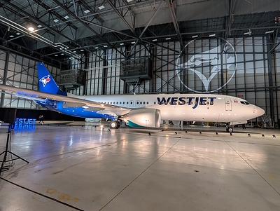 De la piste aux gradins : WestJet dévoile un avion comarqué avec les Blue Jays de Toronto