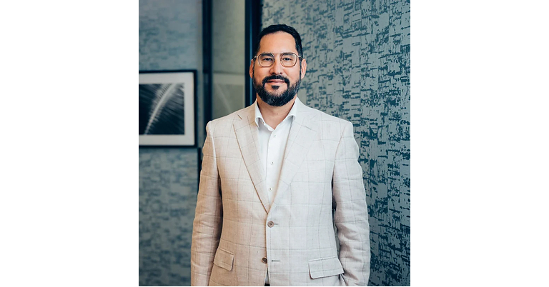 Los Angeles Plastic Surgeon Dr. Luis Macias Shares Deep Plane Facelift Expertise at National Surgical Meetings
