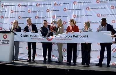 Champion Petfoods dévoile son Centre mondial d'innovation et de découverte de 32 millions de dollars canadiens, alliant science de pointe et excellence nutritionnelle pour poursuivre son héritage de pionnier dans la fabrication de « la meilleure nourriture pour animaux de compagnie au monde »