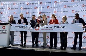 Champion Petfoods dévoile son Centre mondial d'innovation et de découverte de 32 millions de dollars canadiens, alliant science de pointe et excellence nutritionnelle pour poursuivre son héritage de pionnier dans la fabrication de « la meilleure nourriture pour animaux de compagnie au monde »