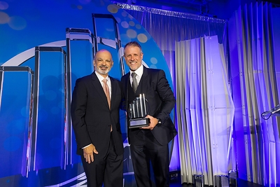 William Vanderveer accepts EY Entrepreneur of the Year 2026 New Jersey Award