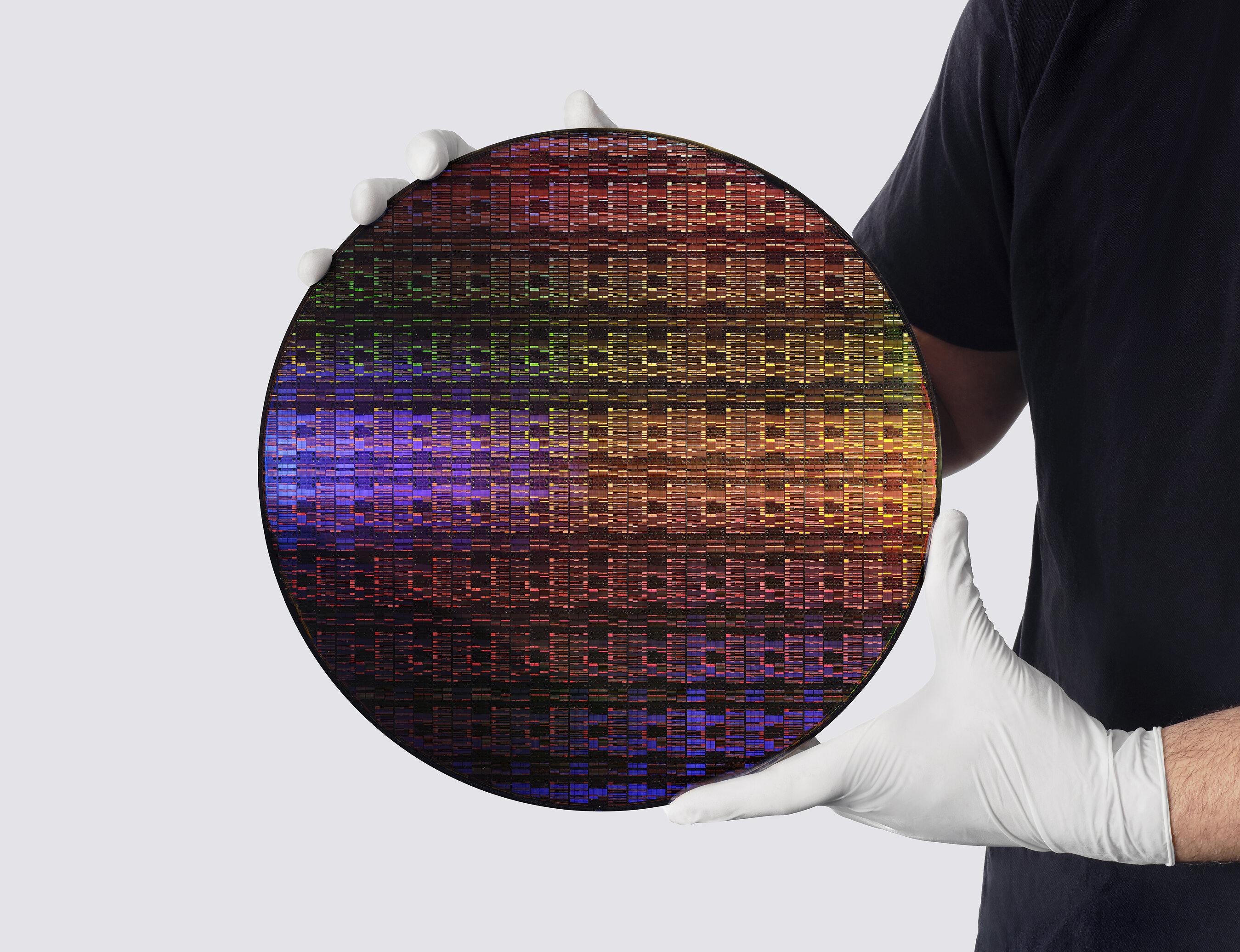 IBM Debuts World's First Sub-1 Nanometer Chip Technology