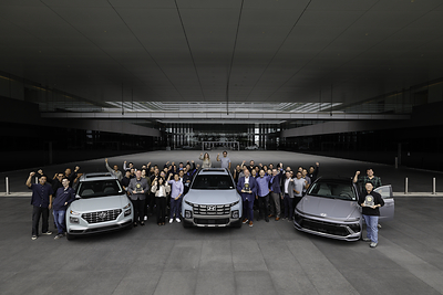 The JD Power team presents 2026 U.S. IQS trophies to Hyundai Motor North America’s Quality and Product Planning teams in Fountain Valley, Calif., June 23, 2026. (Photo/Hyundai)
