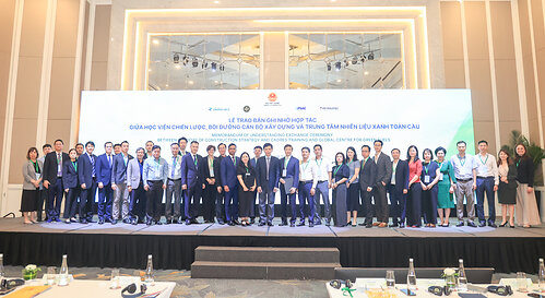 Representatives from the Ministry of Construction of Vietnam, the Vietnam Academy of Construction Strategy and Cadres Training (ACST), the Global Centre for Green Fuels (GCGF), the Asia Pacific Sustainable Aviation Centre (APSAC) and industry stakeholders at the International Conference on Sustainable Aviation Fuel (SAF), held in Hanoi on 25 June 2026.