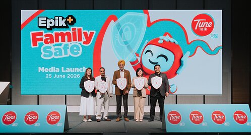 From left to right: Jill Yeap (General Manager of Marketing, Tune Talk), Jay Pandey (Chief Technical Officer, Tune Talk), Gurtaj Singh Padda (Chief Executive Officer, Tune Talk), Sonia Ooi (Chief Financial Officer, Tune Talk), Nafis Nazri (Head of Product, Tune Talk) This image opens in the lightbox