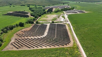 LONGi modules at a nearby park developed by FARIA RENEWABLES. This image opens in the lightbox