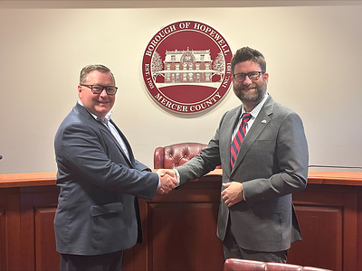 Photo Caption: New Jersey American Water President Mark McDonough (left) and Hopewell Borough Mayor Ryan Kennedy at the financial closing of the company’s acquisition of Hopewell Borough’s water system.