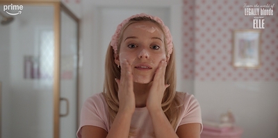 Elle Woods washing her face with the Dove Pink Beauty Bar.
