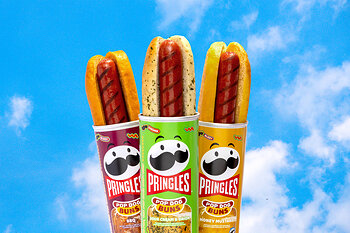 Turning the bun into the top dog with limited-edition potato-based buns in three delicious Pringles flavors: Sour Cream & Onion, BBQ and Honey Mustard Turning the bun into the top dog with limited-edition potato-based buns in three delicious Pringles flavors: Sour Cream & Onion, BBQ and Honey Mustard