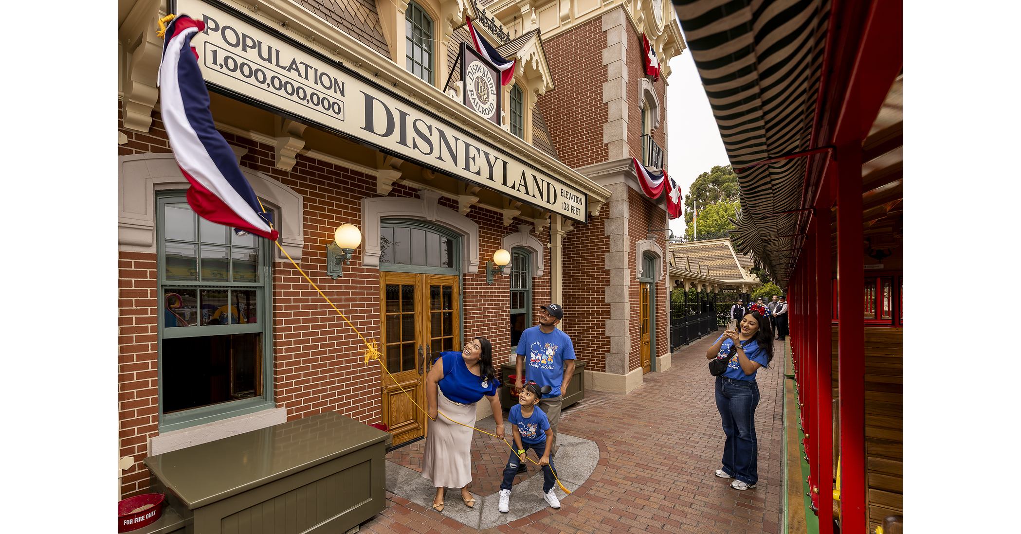 Disneyland Resort da la bienvenida al visitante Billonésimo