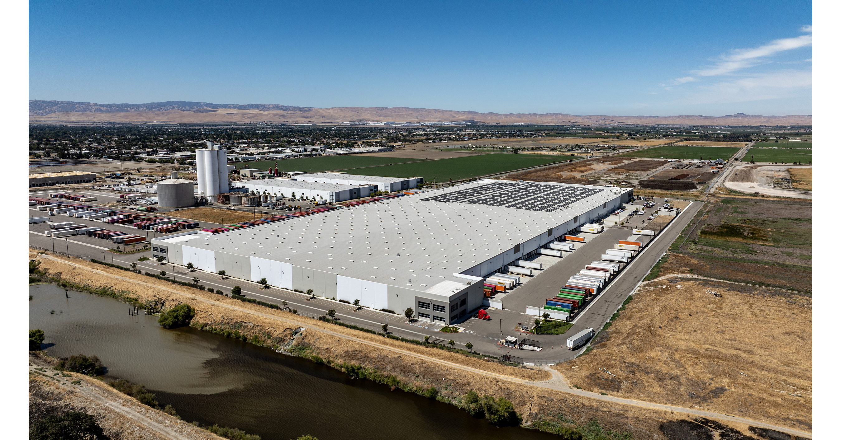 Securing new 1.6-plus million square feet of new space after fire, Medline leases two large distribution centers in Northern California