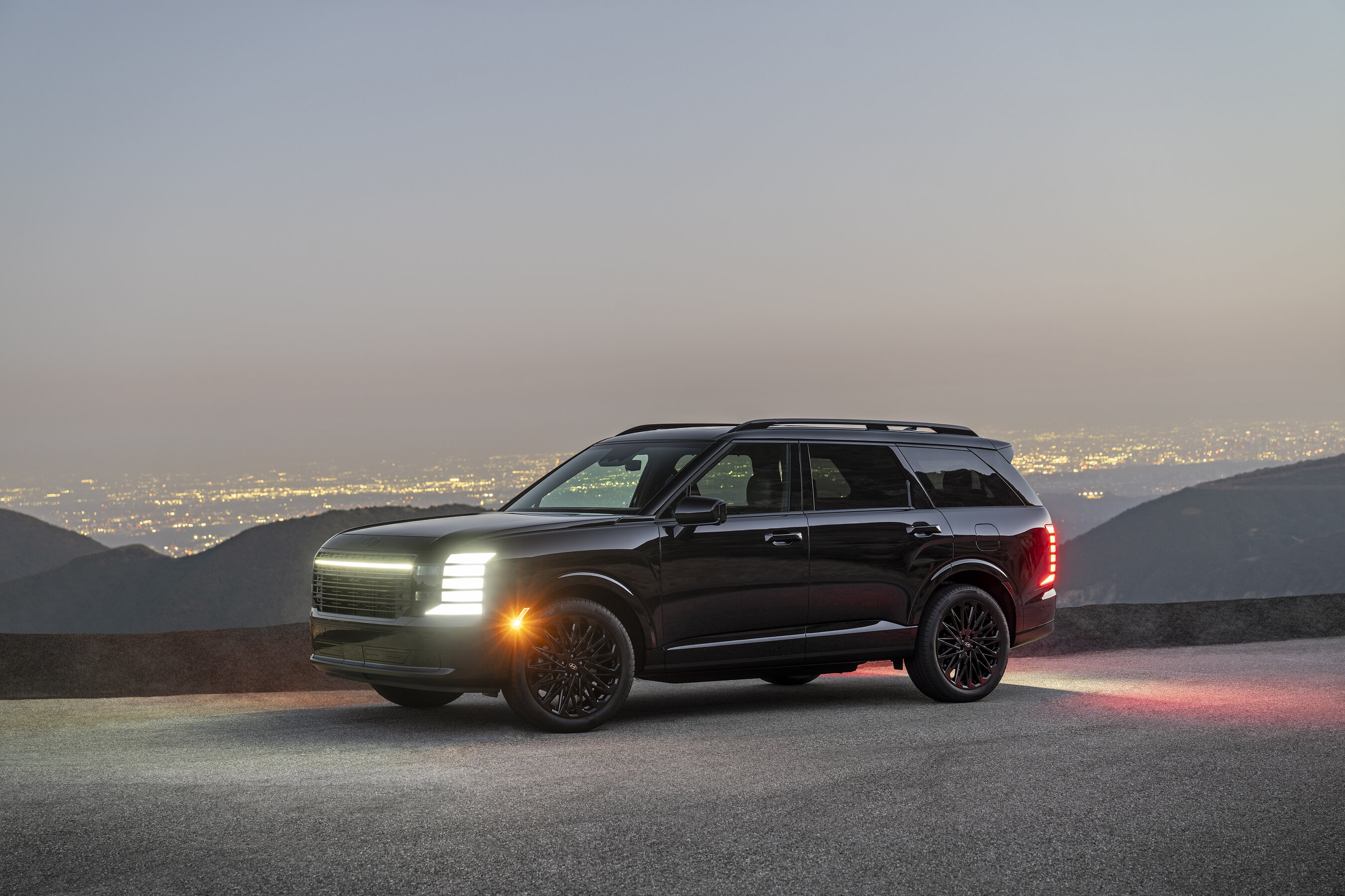 Hyundai Launches 2027 Palisade Hybrid Calligraphy Black Ink Edition