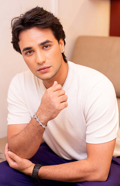Abhishek Sharma in Personalised Forevermark Diamond Bracelet