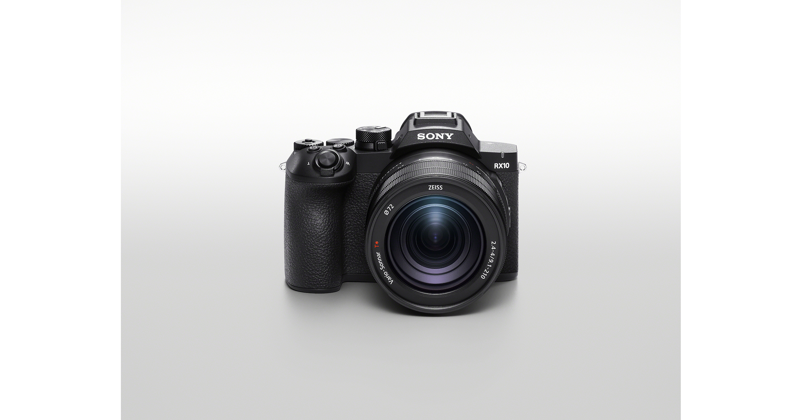 Sony Electronics Introduces RX10 V - The Fifth Generation of the All-in-One Super Zoom Camera for Travel, Wildlife, and Sports Photography