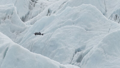 DJI Matrice 4E was tested in a high-altitude mountaineering environment to obtain high-resolution glacier intelligence