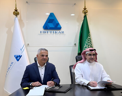 Ross Jatou, CEO, MemryX (left) and Rashid AlBallaa, Chairman, Ebttikar Technology Company (right) Ross Jatou, CEO, MemryX (left) and Rashid AlBallaa, Chairman, Ebttikar Technology Company (right)