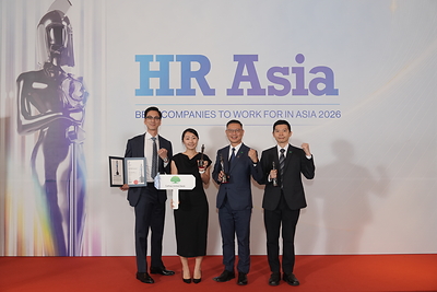 Cathay United Bank – Ho Chi Minh City Branch received the Best Companies to Work for in Asia, Tech Empowerment, and People Transformation awards at the HR Asia Awards 2026. Keng Yang Lin (second from right), General Manager of Cathay United Bank – Ho Chi Minh City Branch, led the branch delegation in receiving the awards. (Photo provided by Cathay United Bank) Cathay United Bank – Ho Chi Minh City Branch received the Best Companies to Work for in Asia, Tech Empowerment, and People Transformation awards at the HR Asia Awards 2026. Keng Yang Lin (second from right), General Manager of Cathay United Bank – Ho Chi Minh City Branch, led the branch delegation in receiving the awards. (Photo provided by Cathay United Bank)